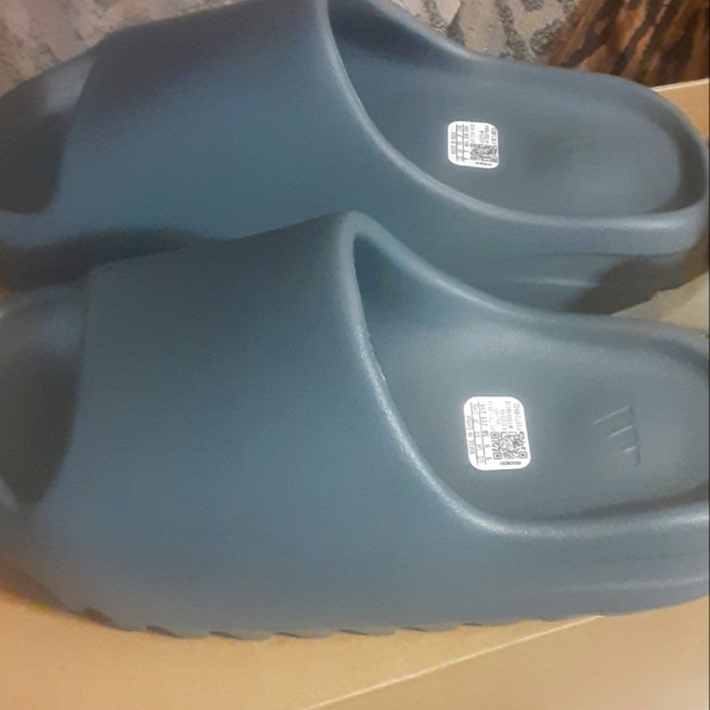 Adidas Yeezy Slides
